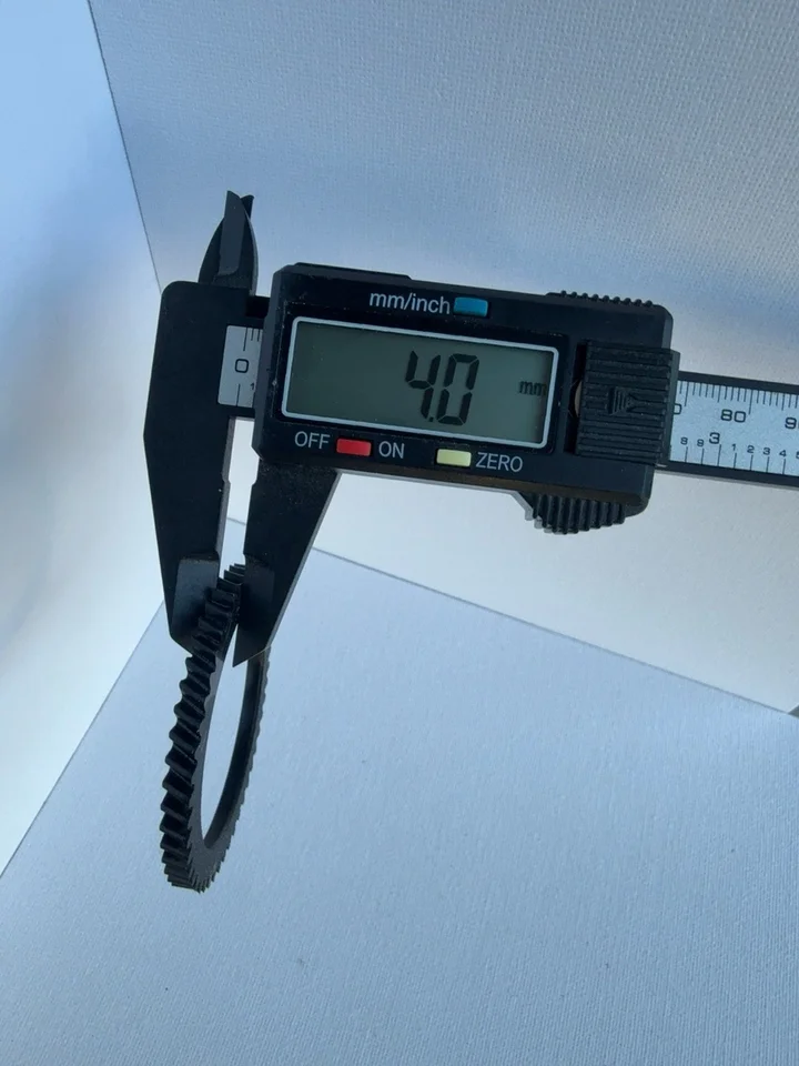 Caliper photograph showing 4.0 mm across the pictured width contact points